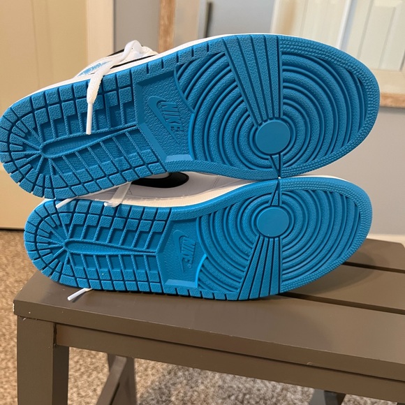 Air Jordan 1 Mid Laser Blue main image 2
